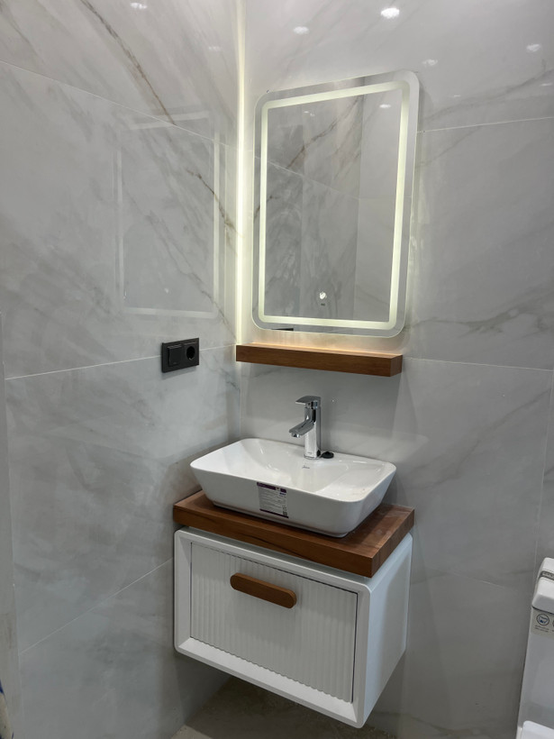روشویی کابینتی مدل سعادت آباد به همراه آینه بکلایت و شلف